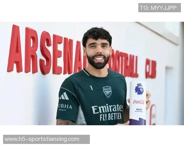 拉亚飞身扑救荣膺英超12月最佳扑救展现惊人反应能力